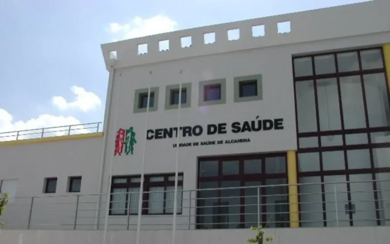 A estratégia através da qual se logrará a inserção laboral de TODOS os professores e profissionais da saúde desempregados e subempregados (II)