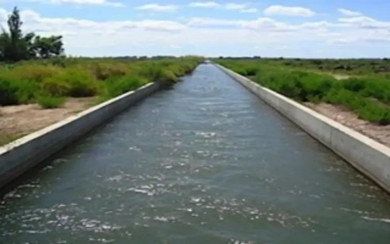Suprimento de água aos empreendimentos agrícolas, pecuários, pesqueiros, agro-alimentares e comerciais que nascerem do PEFEEECIMBBRE e PEFFMEJ