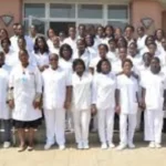 A estratégia por via da qual se logrará a inserção laboral de TODOS os professores e profissionais de saúde desempregados ou subempregados (IV)